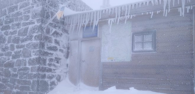 Сніг у горах Карпат