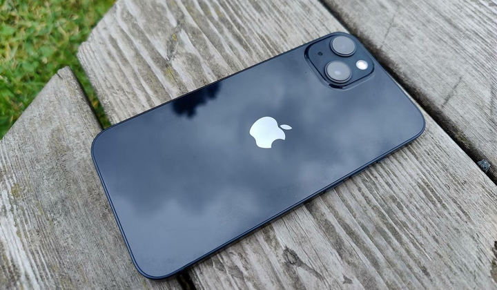 Айфони подорожчають?