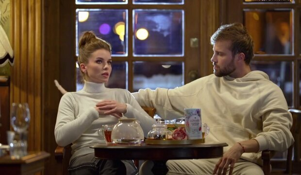 Нова фаворитка “холостяка” аферистка?