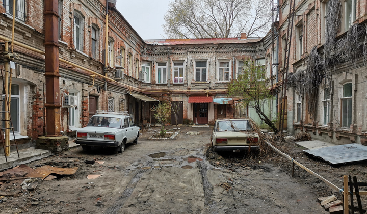 Стела «героям» в Саратове
