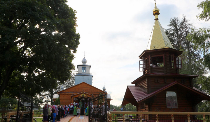 Знімок сутички між прихильниками УПЦ