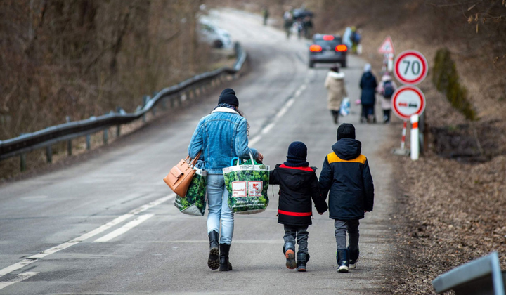 Люди, що евакуються з Бахмута