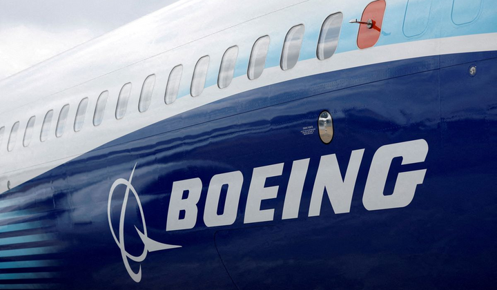 Арештований літак Boeing на злітній смузі