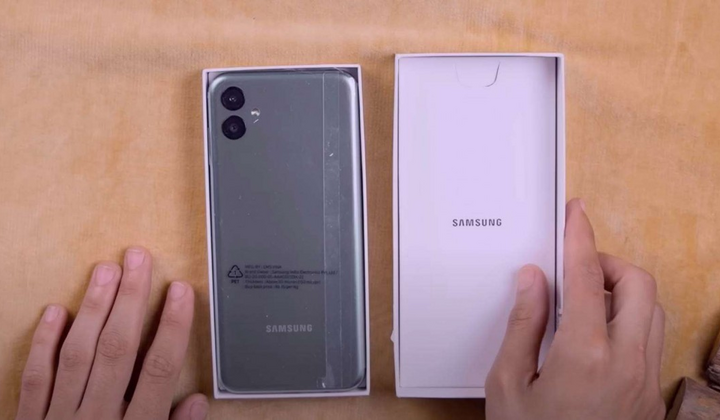 Новий смартфон Samsung зображений