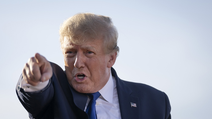 Портрет Дональда Трампа в яскравих красках