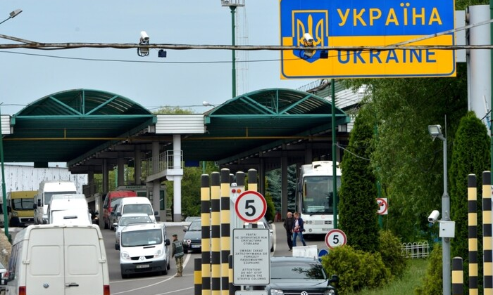Иностранцы платят за визы в Украине?
