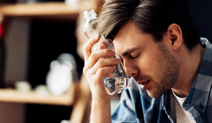 Чашка кофе и стакан сока