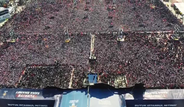 Турецкие сторонники Эрдогана на массовых митингах