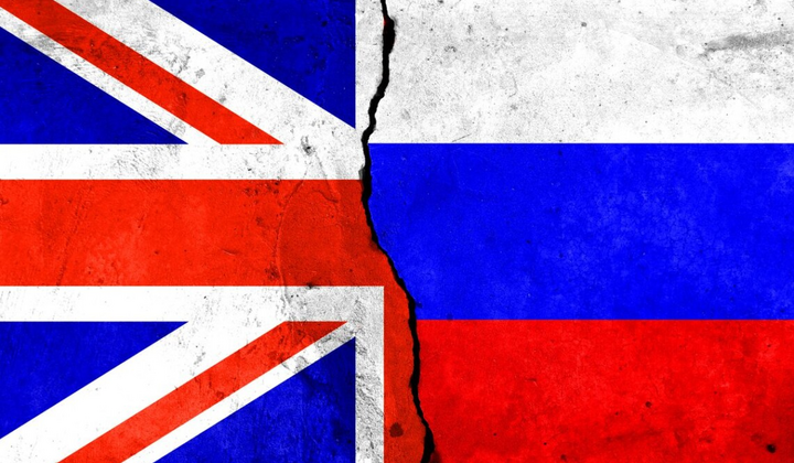 Флаги России и Великобритании
