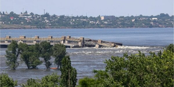 Уровень воды в водохранилище продолжает снижаться