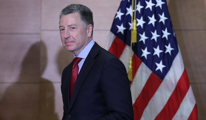 Логотип НАТО на фоні українського прапора