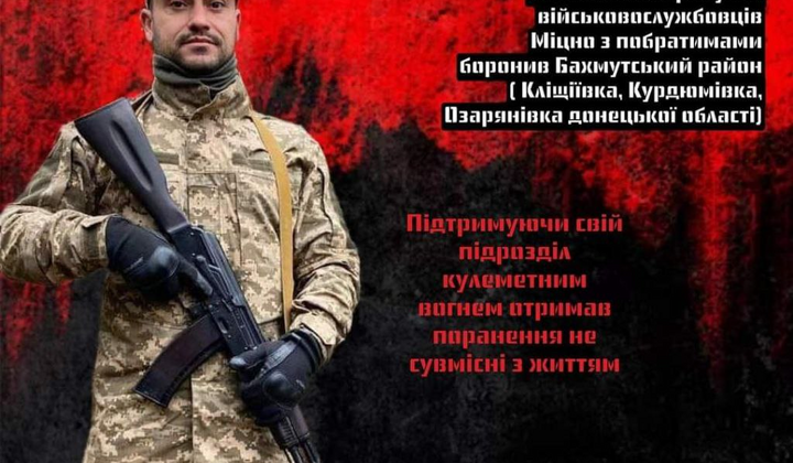Молодой парень умоляет о подписке