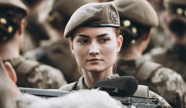 Служанки в военной форме