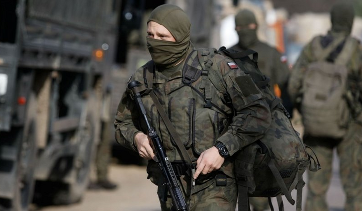 Военнообязанные мужчины ждут экстрадиции