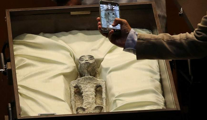 Инопланетяне летают интернетом и набирают миллионные просмотры