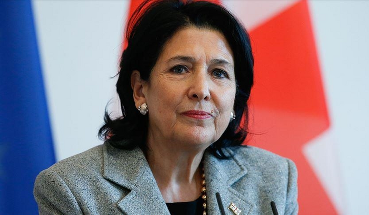 Політична напруженість на краю військового конфлікту