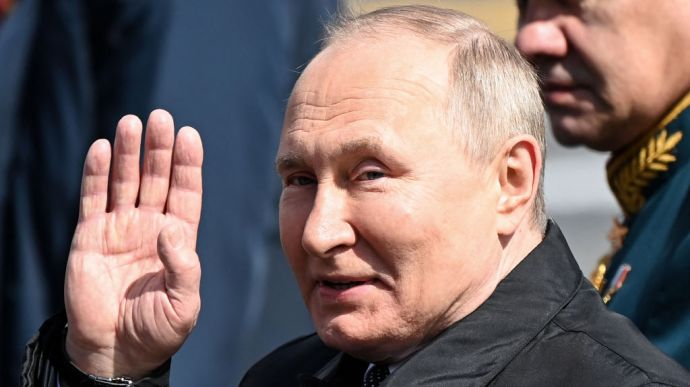 Путин во время встречи с армией