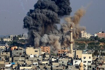 Разрушенные здания и разрушения после обстрела