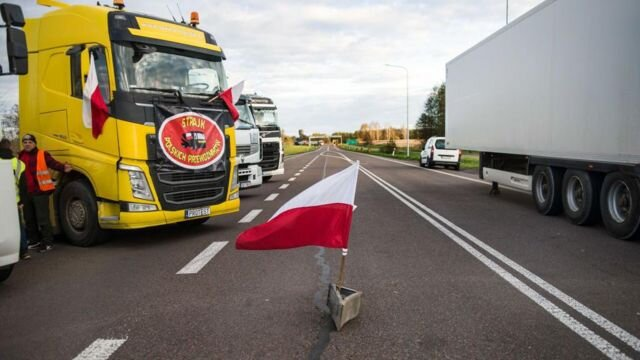 Польские перевозчики продолжают протестировать