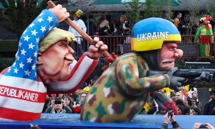 Трамп с амканон металяє по Украине: немецкие карнавалы насмехались над американским лидером