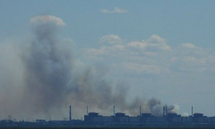 Стовп диму біля Запорізької АЕС