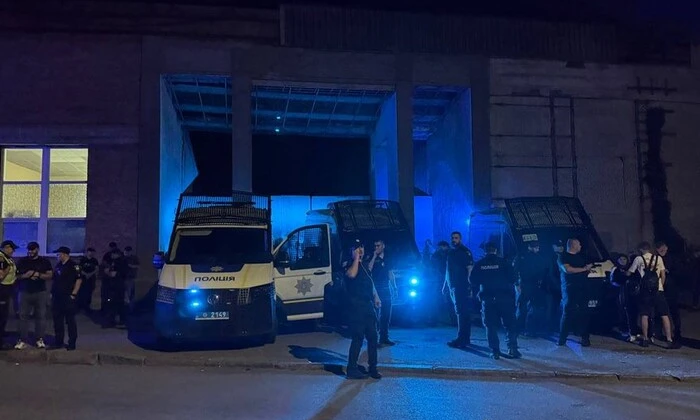 Затримані чоловіки під час конфлікту