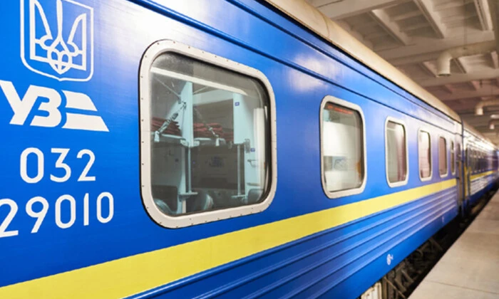 Поїзди курсуватимуть з затримками від ворожої атаки