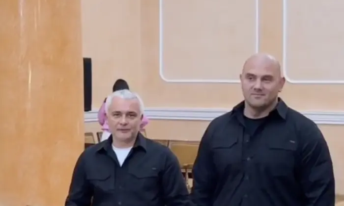 Дивани та килими у кабінеті