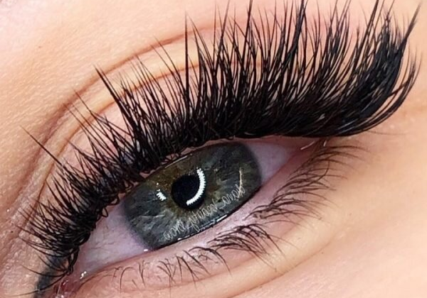 Модные ресницы 2024: тренды наращивания