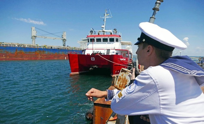 Моряк отримує зарплату за місяць