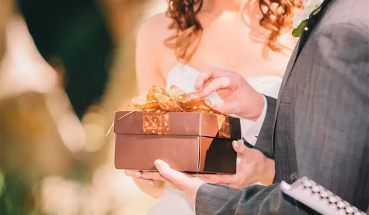 подарунки для молодят на весілля
