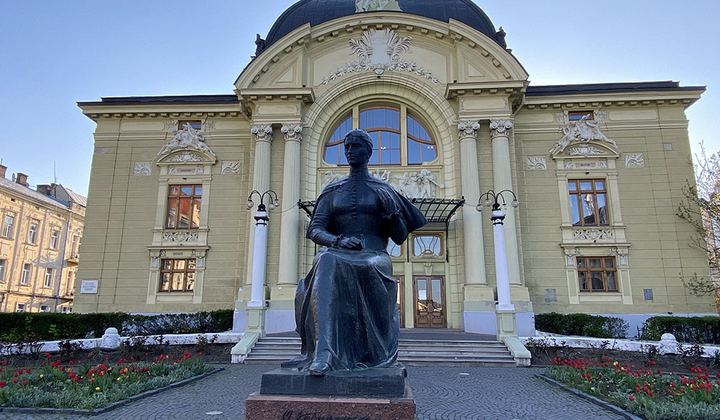 Церква, будинки та пам'ятники Чернівців