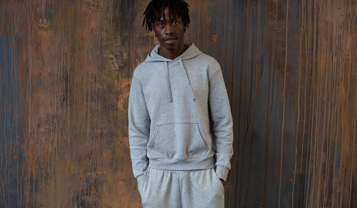 Стильный и удобный спортивный костюм