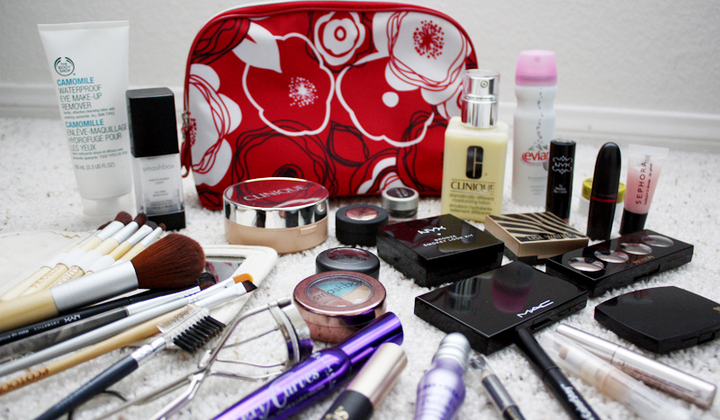 Что должно быть в косметичке современной женщины