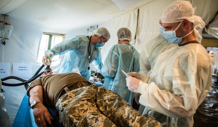 Який розмір зарплати медиків на територіях активних бойових дій