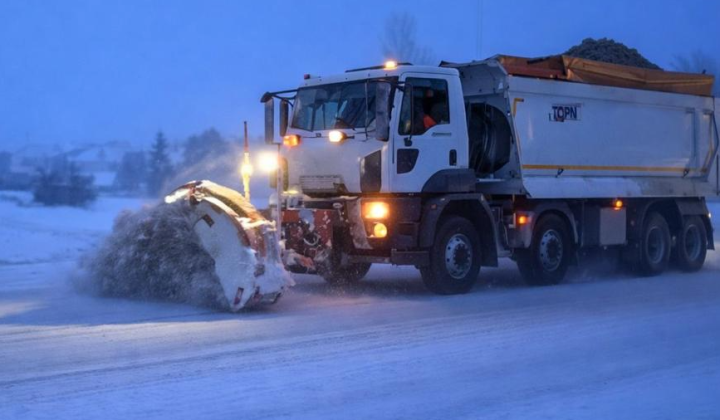 What is the condition of the roads in Ukraine due to snowfalls on January 9