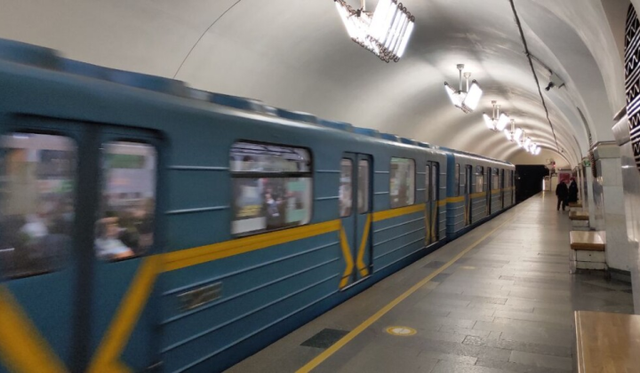 Красная линия метро Киева