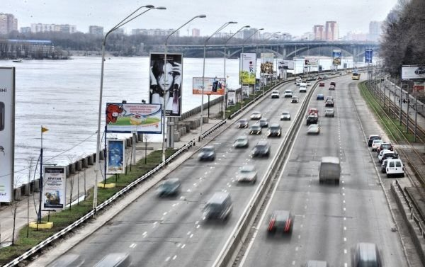 Traffic on Naberezhne highway