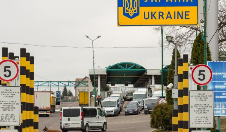 Queues at the border before Easter