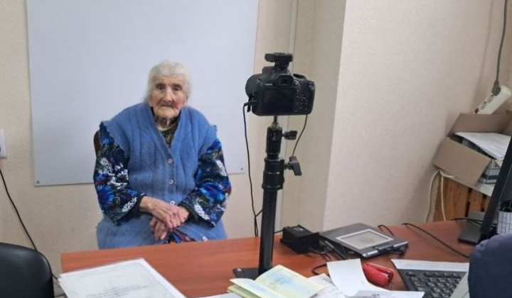 In Sloviansk, a 100-year-old woman was issued an international passport
