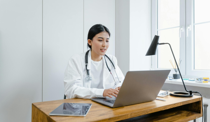 Зарплати медиків у Польщі