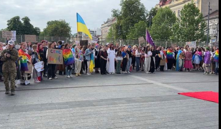 A Same-Sex Couple Got Married During an LGBT Rally in Lviv