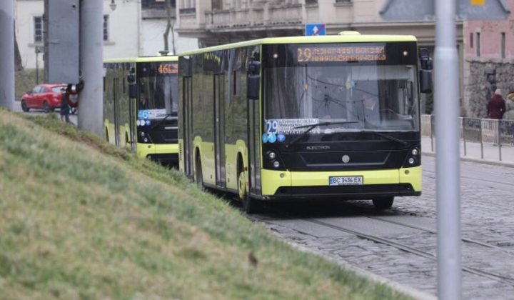 Кількість автобусів у Львові скоротять