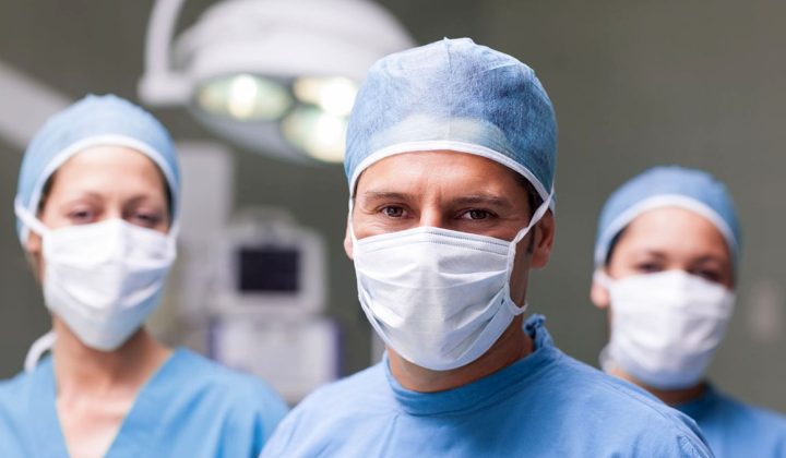 Медики отримують зарплату до 900 доларів