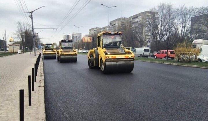 A section of Stryiska Street during asphalting works