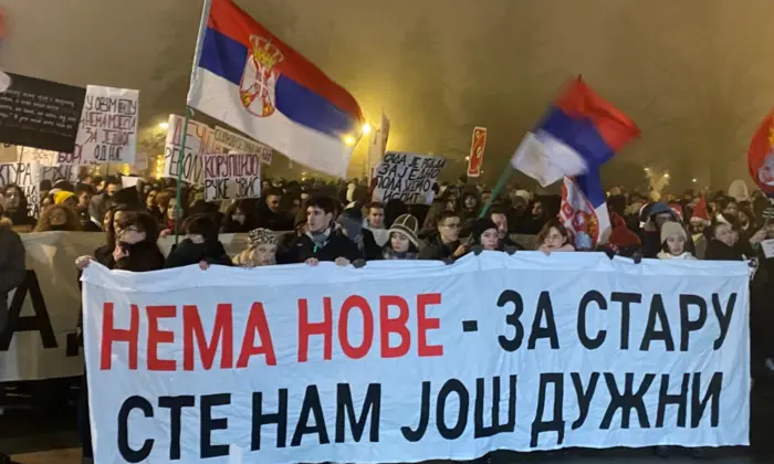 Студенты Белграда протестуют в новогоднюю ночь