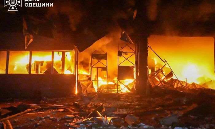 Огонь в Одессе из-за обстрела