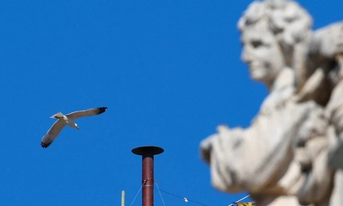 Зображення Ватикану з написом про обрання понтифіка