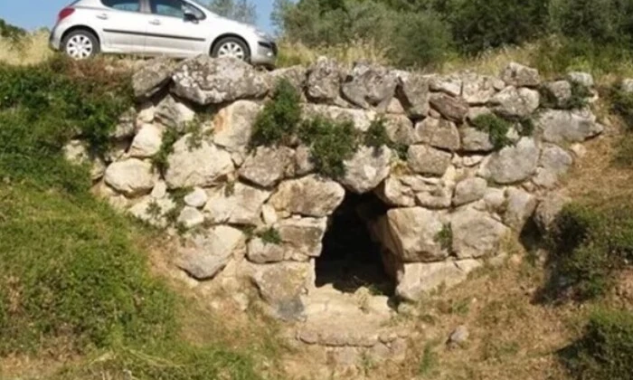 Древний мост в Греции без капли цемента