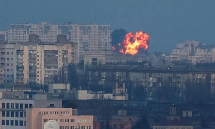 Shell against the backdrop of an explosion in Sumy
